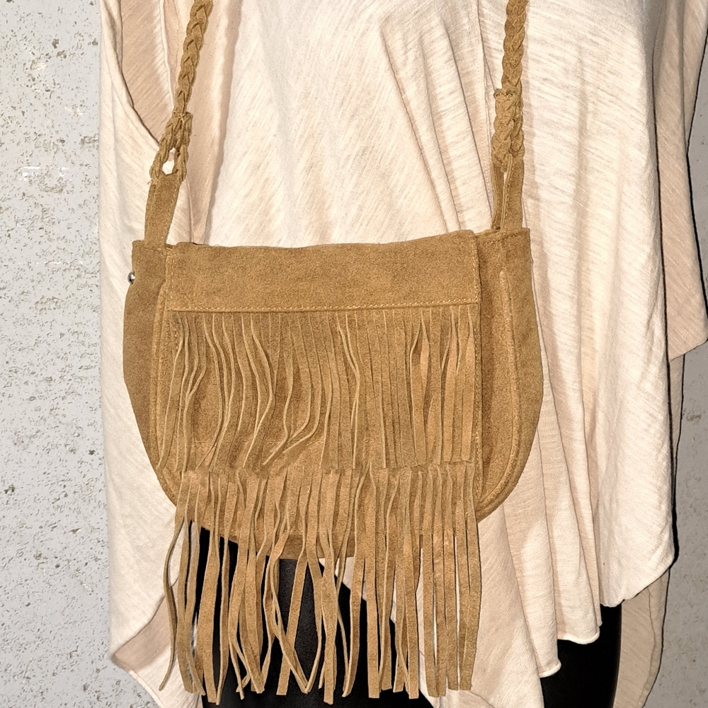 #070 MO & Co Fringe Tan Saddle/Crossbody Bag - Picture 2 of 10
